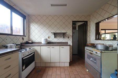 Casa para alugar com 560m², 7 quartos e 8 vagasCozinha 2