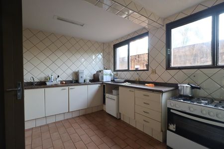 Casa para alugar com 560m², 7 quartos e 8 vagasCozinha 2