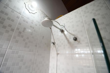 Banheiro Social de kitnet/studio para alugar com 1 quarto, 25m² em Cidade Universitária, Campinas