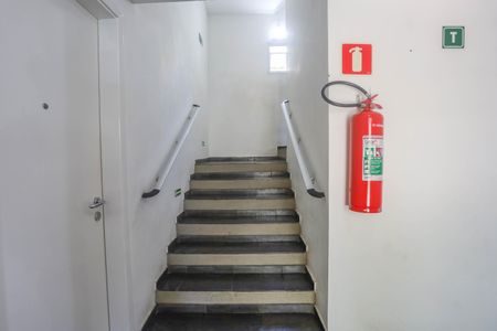 Apartamento à venda com 49m², 2 quartos e 1 vagaEscada do prédio 