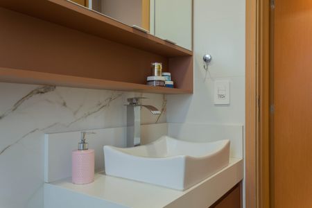 Apartamento à venda com 128m², 3 quartos e 3 vagas Apartamento à venda com 128m², 3 quartos e 3 vagasBanheiro da Suíte 1