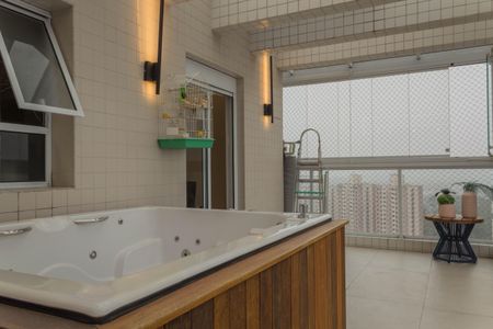 Apartamento à venda com 128m², 3 quartos e 3 vagas Apartamento à venda com 128m², 3 quartos e 3 vagasVaranda