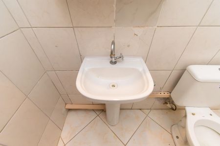 Banheiro de casa para alugar com 1 quarto, 40m² em Vila Ester, São Paulo