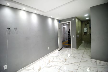 Sala de apartamento para alugar com 2 quartos, 50m² em Cordovil, Rio de Janeiro