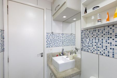 Apartamento à venda com 49m², 2 quartos e 1 vaga Apartamento à venda com 49m², 2 quartos e 1 vagaBanheiro
