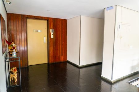 Apartamento à venda com 56m², 2 quartos e 1 vaga Apartamento à venda com 56m², 2 quartos e 1 vagaHall social