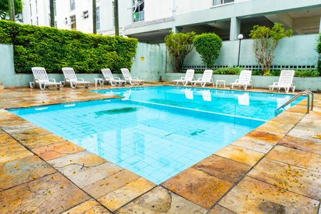 Apartamento à venda com 56m², 2 quartos e 1 vaga Apartamento à venda com 56m², 2 quartos e 1 vagaÁrea comum - Piscina