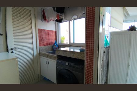Apartamento para alugar com 113m², 4 quartos e 2 vagas Apartamento para alugar com 113m², 4 quartos e 2 vagasCozinha e Área de Serviço
