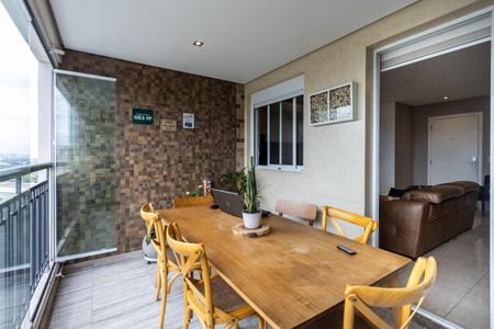 Apartamento à venda com 118m², 3 quartos e 3 vagasVaranda