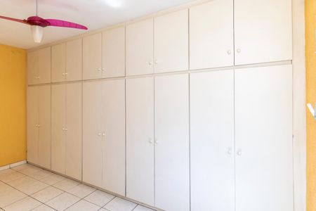 Quarto 1 - Armários de casa de condomínio para alugar com 2 quartos, 120m² em Ramos, Rio de Janeiro