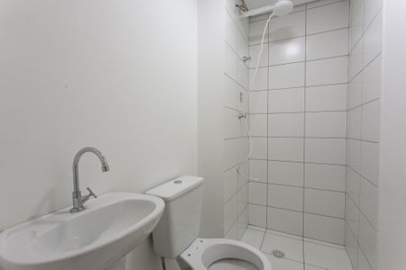 Banheiro de kitnet/studio para alugar com 1 quarto, 25m² em Vila Granada, São Paulo