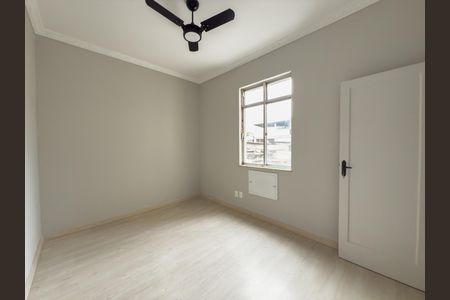 Quarto 1 de apartamento para alugar com 2 quartos, 55m² em Bonsucesso, Rio de Janeiro