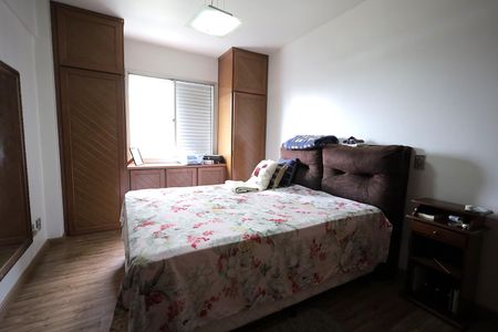 Apartamento à venda com 180m², 3 quartos e 2 vagasQuarto Suíte