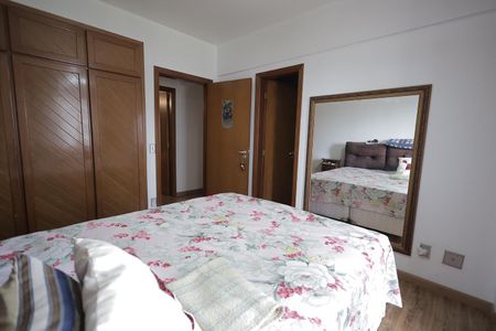 Apartamento à venda com 180m², 3 quartos e 2 vagasQuarto Suíte