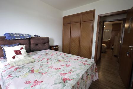 Apartamento à venda com 180m², 3 quartos e 2 vagasQuarto Suíte