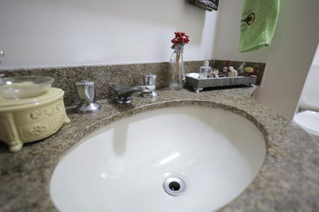 Apartamento à venda com 180m², 3 quartos e 2 vagasBanheiro 1