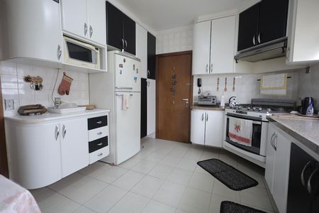 Apartamento à venda com 180m², 3 quartos e 2 vagasCozinha