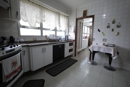 Apartamento à venda com 180m², 3 quartos e 2 vagasCozinha