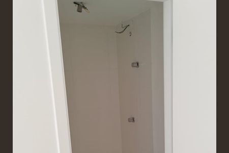 Banheiro de kitnet/studio para alugar com 1 quarto, 17m² em Vila Pereira Barreto, São Paulo