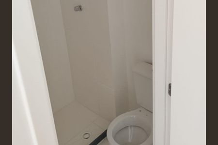 Banheiro de kitnet/studio para alugar com 1 quarto, 17m² em Vila Pereira Barreto, São Paulo