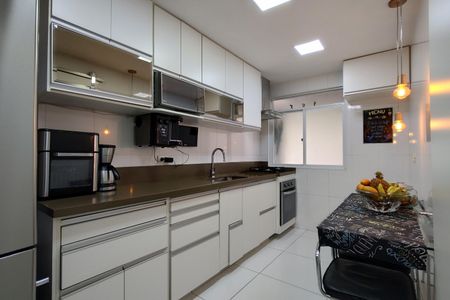 Casa de condomínio para alugar com 200m², 3 quartos e 4 vagasCozinha - Armários