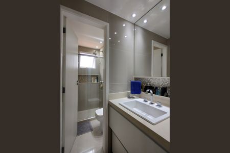 Casa de condomínio para alugar com 200m², 3 quartos e 4 vagasBanheiro da Suíte 2