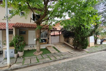 Casa de condomínio para alugar com 200m², 3 quartos e 4 vagasFachada 