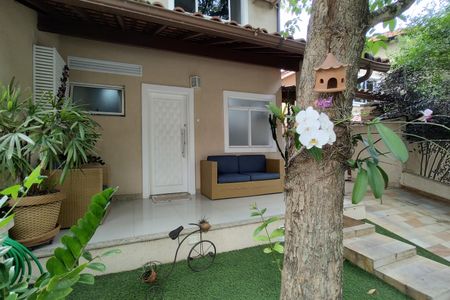 Casa de condomínio para alugar com 200m², 3 quartos e 4 vagasFachada 