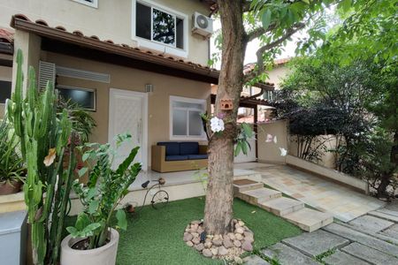 Casa de condomínio para alugar com 200m², 3 quartos e 4 vagasFachada 