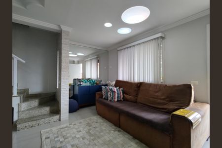 Casa de condomínio para alugar com 200m², 3 quartos e 4 vagasSala