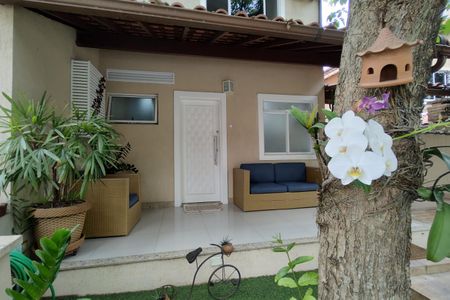 Casa de condomínio para alugar com 200m², 3 quartos e 4 vagasFachada 