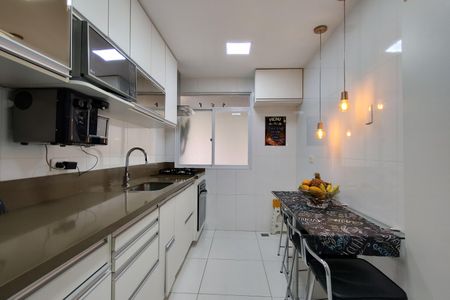 Casa de condomínio para alugar com 200m², 3 quartos e 4 vagasCozinha - Armários