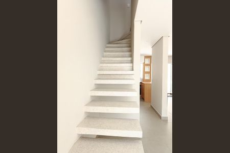 Casa à venda com 150m², 3 quartos e 2 vagas Casa à venda com 150m², 3 quartos e 2 vagasAcesso ao pavimento superior