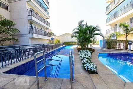 Apartamento para alugar com 65m², 2 quartos e 1 vagaÁrea comum - Piscina