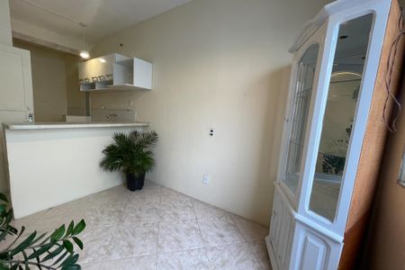 Sala de casa para alugar com 1 quarto, 70m² em Parque Duque, Duque de Caxias