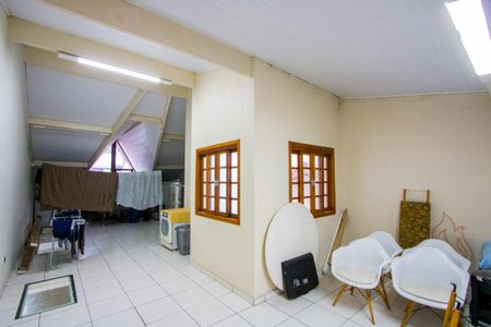 Casa à venda com 250m², 4 quartos e 2 vagasÁrea de serviço/Sótão