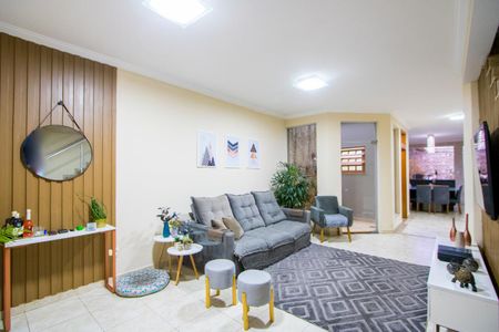 Casa à venda com 250m², 4 quartos e 2 vagasSala