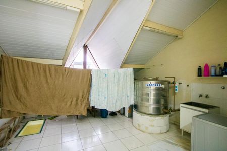 Casa à venda com 250m², 4 quartos e 2 vagasÁrea de serviço/Sótão