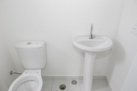 Banheiro da Suíte de apartamento à venda com 1 quarto, 24m² em Parque Industrial Tomas Edson, São Paulo