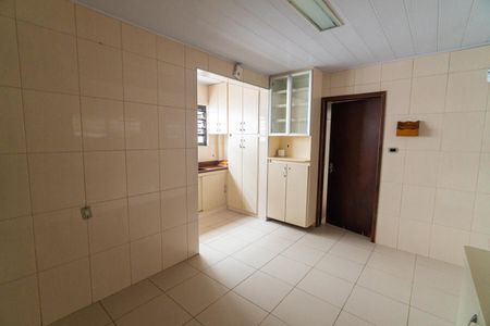 Casa à venda com 267m², 5 quartos e 8 vagasCasa 2 - Cozinha