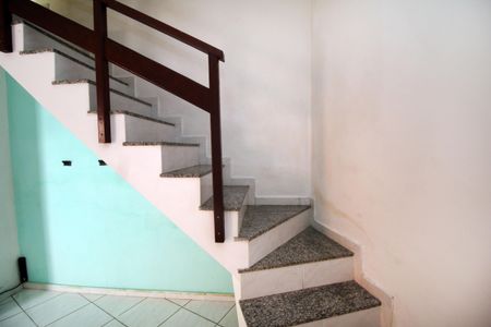 Sala - Escada de casa para alugar com 2 quartos, 84m² em Irajá, Rio de Janeiro
