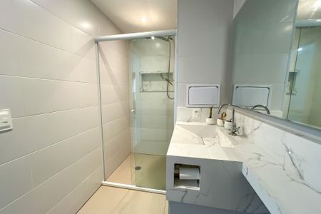 Banheiro de kitnet/studio para alugar com 1 quarto, 27m² em Vila Primavera, São Paulo