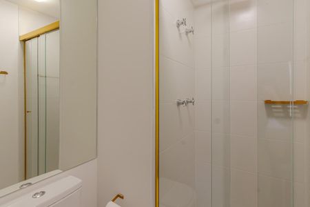 Banheiro social de kitnet/studio para alugar com 1 quarto, 19m² em Indianópolis, São Paulo