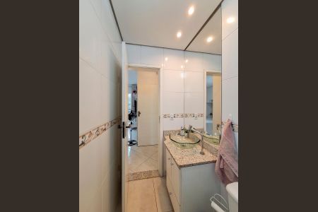 Casa de condomínio à venda com 74m², 2 quartos e 2 vagasBanheiro quarto 2