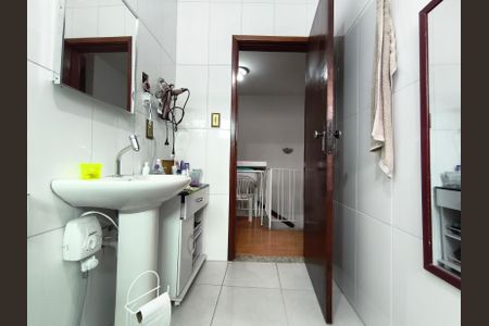 Casa à venda com 160m², 3 quartos e 2 vagasBanheiro