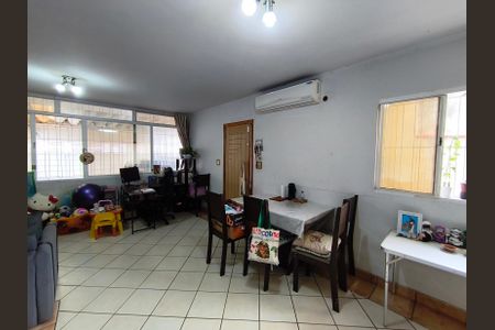Casa à venda com 160m², 3 quartos e 2 vagasSala