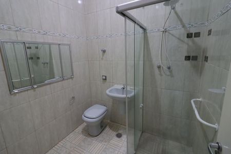 Banheiro de casa à venda com 2 quartos, 82m² em Bonfim, Osasco