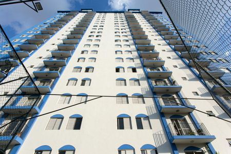 Apartamento à venda com 77m², 3 quartos e 2 vagas Apartamento à venda com 77m², 3 quartos e 2 vagasFachada