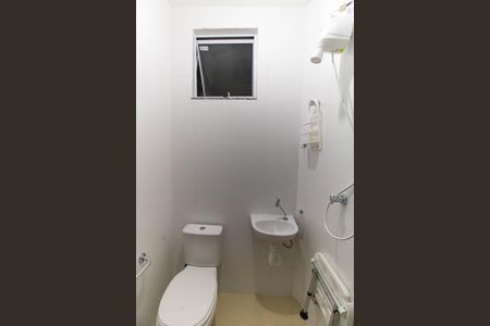 Banheiro de kitnet/studio para alugar com 1 quarto, 20m² em Centro, Niterói