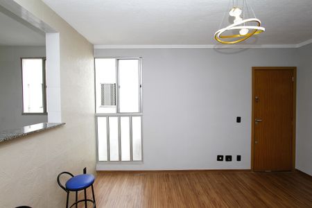 Sala de apartamento para alugar com 2 quartos, 46m² em Califórnia, Contagem